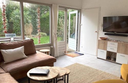Warmenhuizen House | Gemütliches, helles Ferienhaus mit privatem Garten in gepflegtem Ferienpark