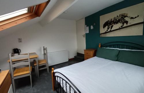 Darlington House | Geneva Cottage - close to Darlington train station