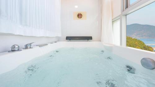 Irun-myeon House | Geoje Forest-Morning Spa Pension