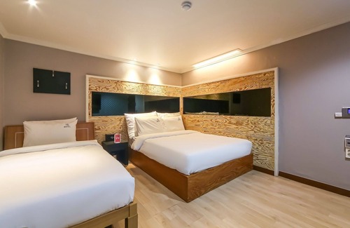 Somun Hotel | Geojedo Gohyeon Q