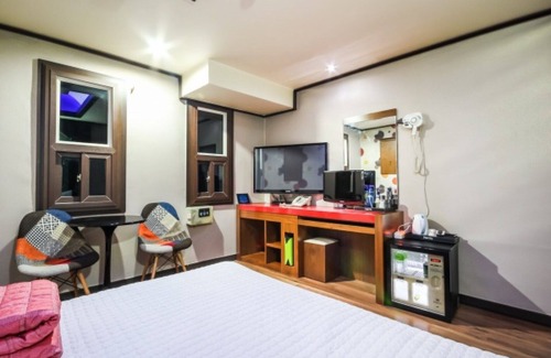 Somun Hotel | Geojedo Gohyeon Y