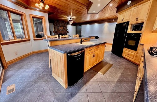 Georgian Bay Cottage | George Harrison on 12 Mile Bay