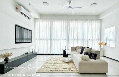 George Town Apartment | Georgetown Childroom Seaview & Cityview Infinity Pool with 2 Carpark