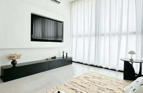 George Town Apartment | Georgetown Childroom Seaview & Cityview Infinity Pool with 2 Carpark