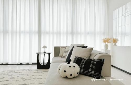 George Town Apartment | Georgetown Childroom Seaview & Cityview Infinity Pool with 2 Carpark