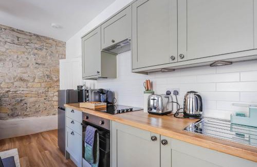 Barry Apartment | Georgia Suite by Koya Homes - Stylish 1BR Apartment in Barry - Wifi & Parking