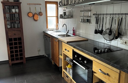 Bad Aibling Apartment | Geräumigen und Modernen 4. Zi Ferienwohnung, Erweiterbar auf 5 Zi