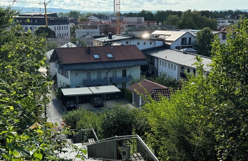 Bad Aibling Apartment | Geräumigen und Modernen 4. Zi Ferienwohnung, Erweiterbar auf 5 Zi