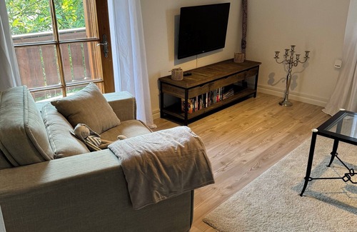 Bad Aibling Apartment | Geräumigen und Modernen 4. Zi Ferienwohnung, Erweiterbar auf 5 Zi