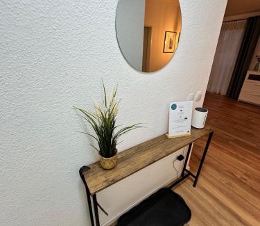 Magdeburg Apartment | Geräumiges 2R City-Apartment Uninähe mit TV Streaming, Terrasse