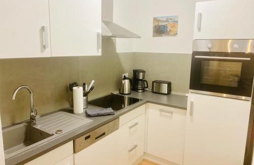 Magdeburg Apartment | Geräumiges 2R City-Apartment Uninähe mit TV Streaming, Terrasse