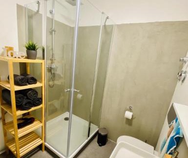 Magdeburg Apartment | Geräumiges 2R City-Apartment Uninähe mit TV Streaming, Terrasse