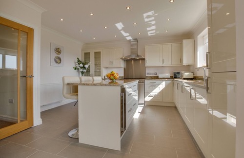 Caergeiliog House | Ger y Bont - Four Bedroom House, Sleeps 8