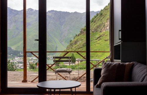 Stepantsminda Ski Chalet | Gergeti Trio