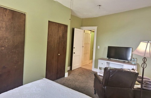 Audubon Apartment | Germantown oasis