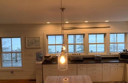 Georgetown Cottage | Get back to easy living! Walk to the beach, relax on the rocks. Dogs welcome