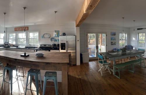 Georgetown Cottage | Get back to easy living! Walk to the beach, relax on the rocks. Dogs welcome