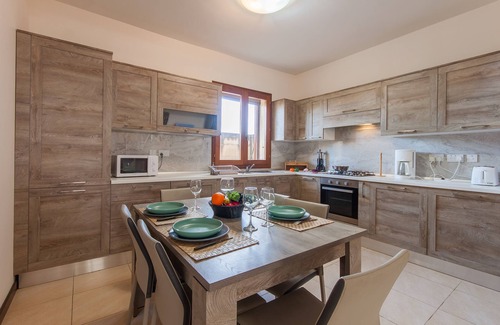 Ghajnsielem House | Getaway Npetto Gozitan Villa, Mġarr Gozo, Malta