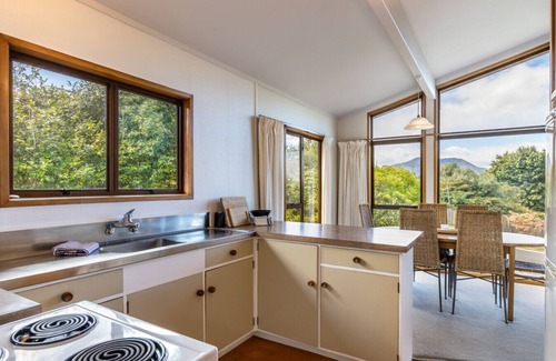 Nukuhau House | Getaway on Woodward - Pet Friendly