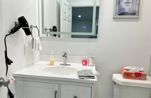 Lutz Apartment | Getaway/Private SUITE Bn Tranquility π‘ close to βοΈ beach, mall, park, zoo