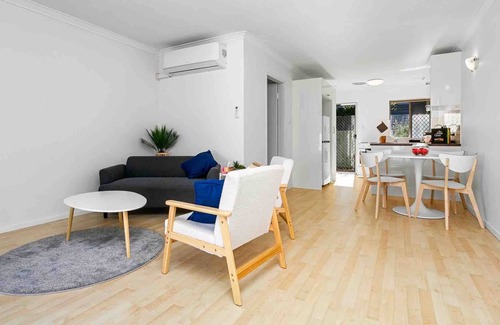 Attadale Apartment | Getaway Villa: 2BR, Sleeps 4, 2 Car Bays, Near Beach