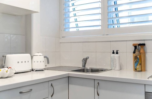 Neutral Bay Apartment | Getawayz NSW - Bay Court III -Spacious Waterside Studio next to Hayes Beach, Cafes & Ferry!