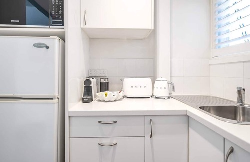 Neutral Bay Apartment | Getawayz NSW - Bay Court III -Spacious Waterside Studio next to Hayes Beach, Cafes & Ferry!