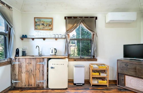 Kangaroo Valley Cabin | Getawayz NSW - Scribbly Gum Cottage - Rustic, Picturesque, Romantic - Kangaroo Valley