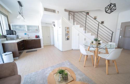 Kerem HaTeimanim Apartment | Geula 40