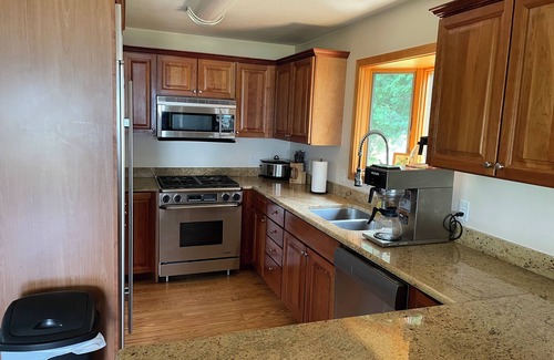 Alden House | Giggles on Torch Lake - cozy lakefront cabin w/BRAND NEW furniture and hot tub