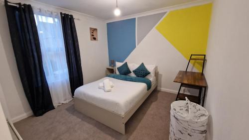 Gillingham House | Gillingham Home - Sleeps 4 - Comfort & Convenience