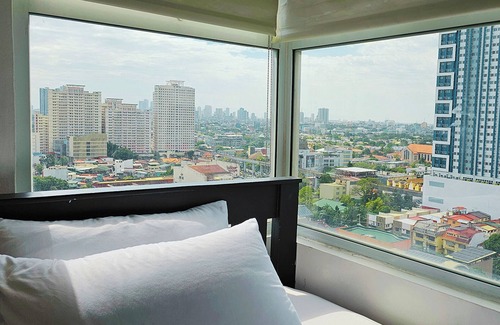 Valencia Hotel | Gilmore Tower Suites By SMS Hospitality