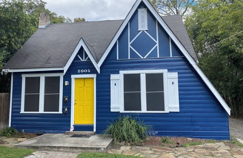 Northwest Los Angeles Heights House | Gingerbread House Large 2 bedroom 1 bath