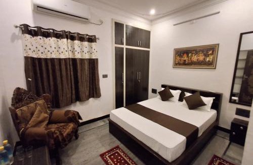 Udaipur District Hotel | Gitanjali Homestay Lakeside, Udaipur