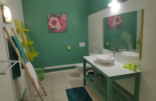 Pointe-Noire Apartment | Gite Bambou, face à la mer