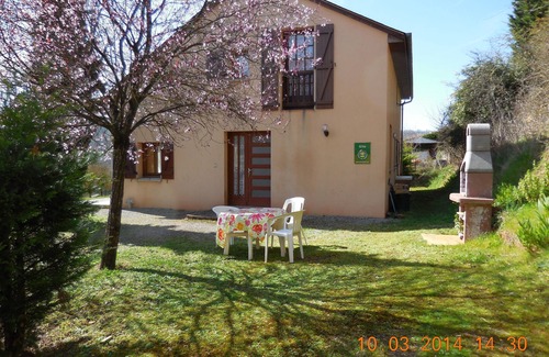 Marcillac-Vallon House | "Gite BEAU- SOLEIL" 208 rue de la source. Le Cayla 12330 MARCILLAC VALLON