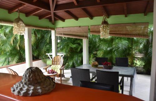 Le Moule House | Gite d'Arles Bungalow "Orchidée"