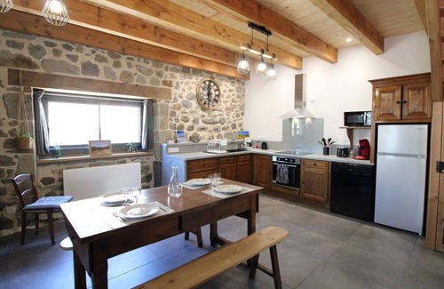 Mandailles-Saint-Julien Cottage | Gite Mandailles-Saint-Julien, 2 bedrooms, 4 persons