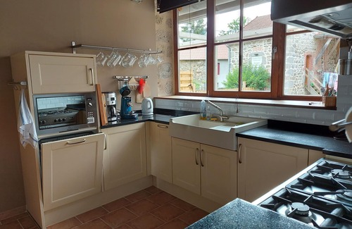 Charensat House | Gîte sleeps 25, swimming pool, whirlpool bath, fitness, sauna