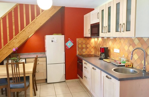 Generac Cottage | GITE with air conditioning, swimming pool and enclosed parking