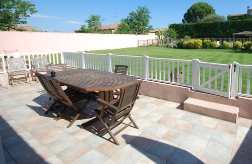 Generac Cottage | GITE with air conditioning, swimming pool and enclosed parking