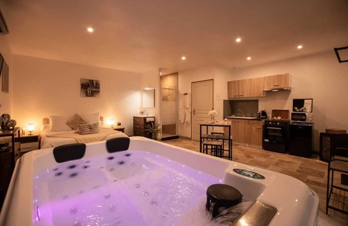 Beynac-et-Cazenac House | Gites spa de Charme L Etoile SPA