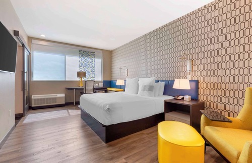 DeSoto Hotel | GLō Best Western Dallas South DeSoto