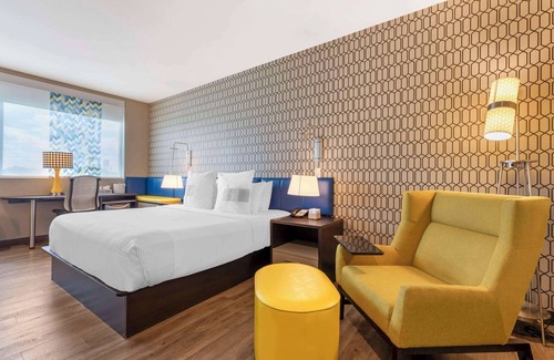 DeSoto Hotel | GLō Best Western Dallas South DeSoto