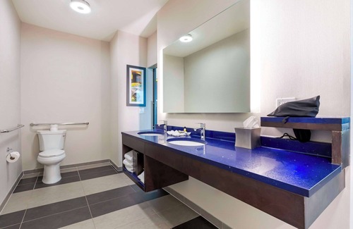 DeSoto Hotel | GLō Best Western Dallas South DeSoto