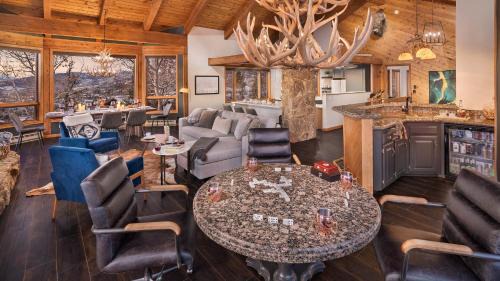 Steamboat Springs House | Glacier Lodge - West