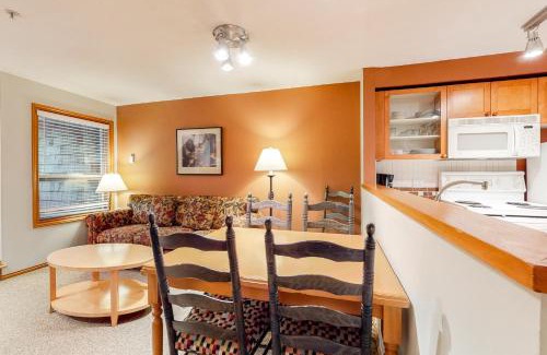 Village North Apartment | Glacier's Reach 115
