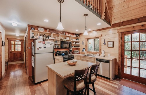 Warnick Cabin | Glacier Springs Cabin #21 - Log Cabin - Wi-Fi - Pets Ok