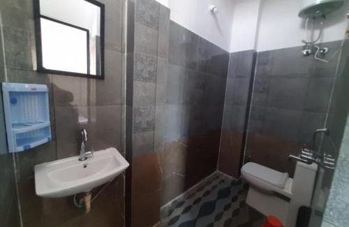 Lake Swaroop Sagar Bed & Breakfast | Gladden Villa