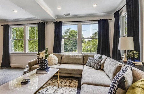 Jamaica Plain Apartment | Glamorous Luxury Apartment, Near T